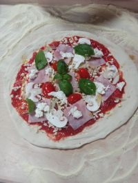 Wykonana pizza przez uczestnika